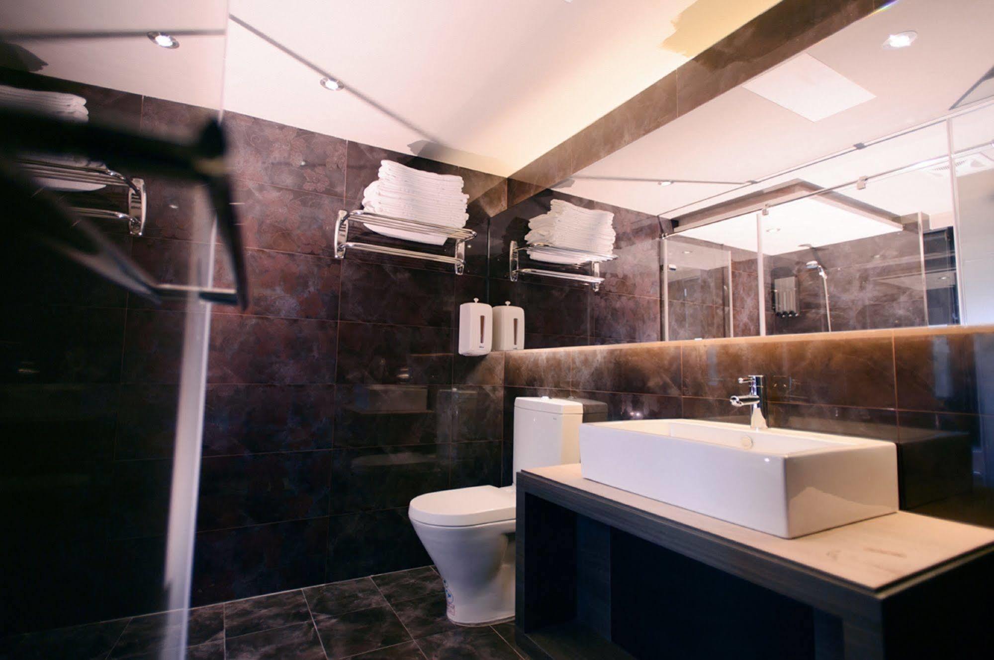 גאושיונג Kiwi Express Hotel - Jiuru Rd מראה חיצוני תמונה