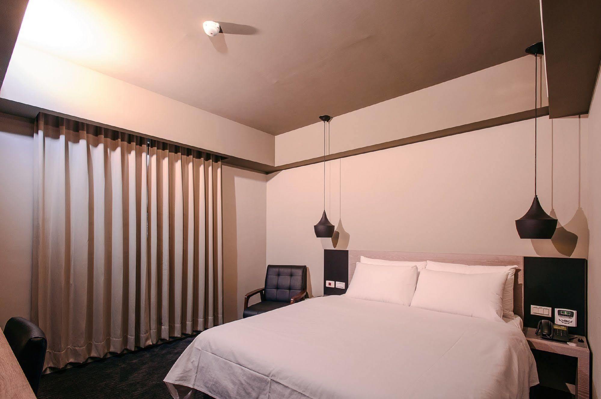 גאושיונג Kiwi Express Hotel - Jiuru Rd מראה חיצוני תמונה