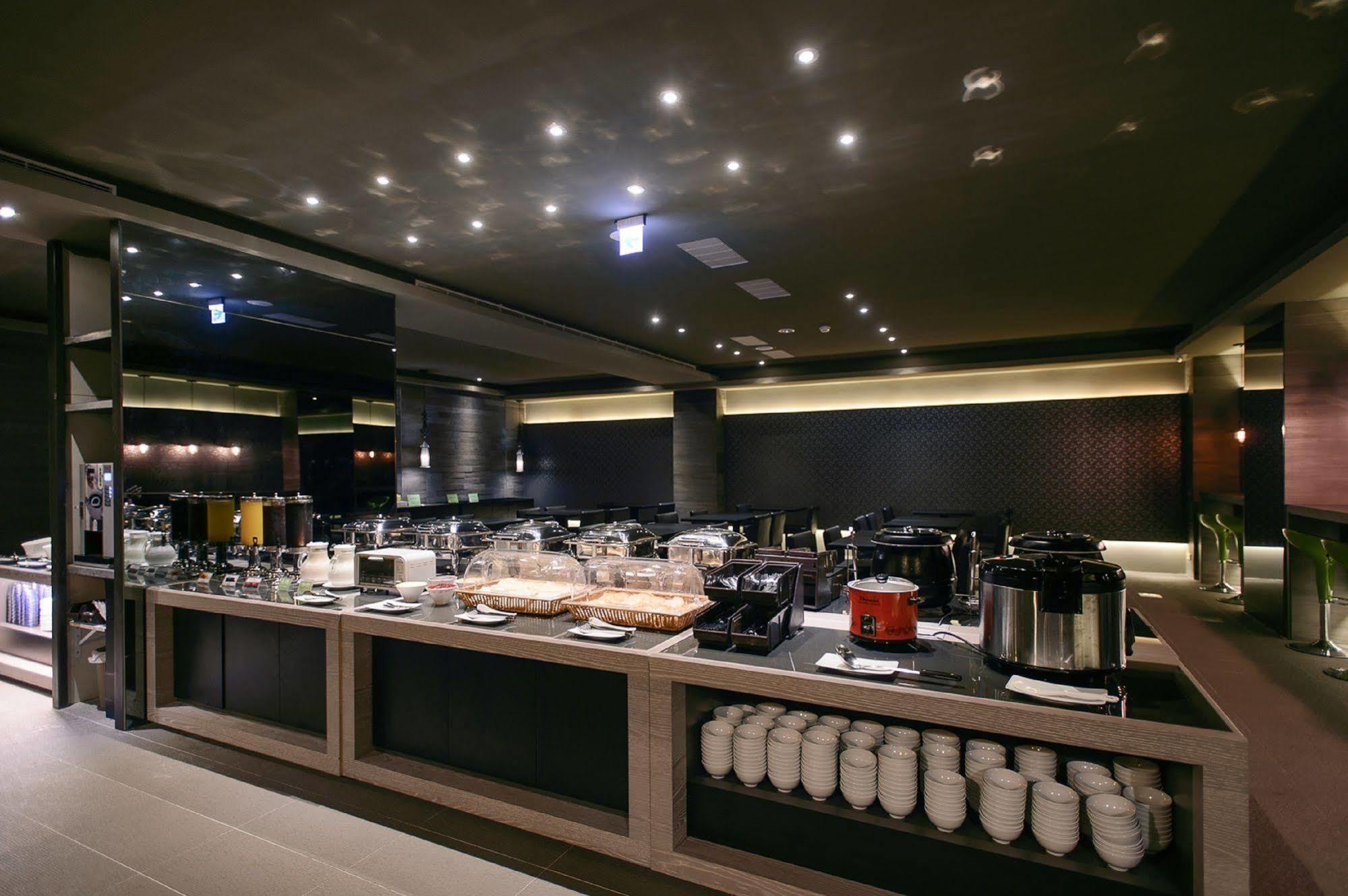גאושיונג Kiwi Express Hotel - Jiuru Rd מראה חיצוני תמונה